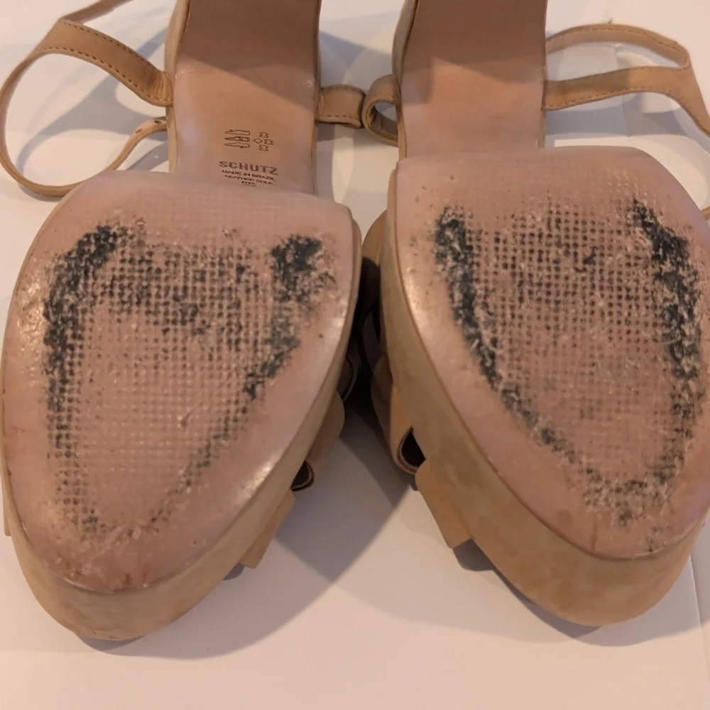 Schutz, Keefa, Beige Ankle Strap Platform Sandals/Heels. Size 8